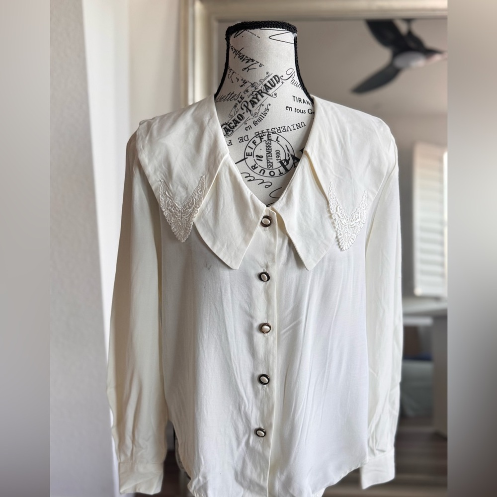 Rampage Cream Button-Up Blouse with Lace Pointed Collar